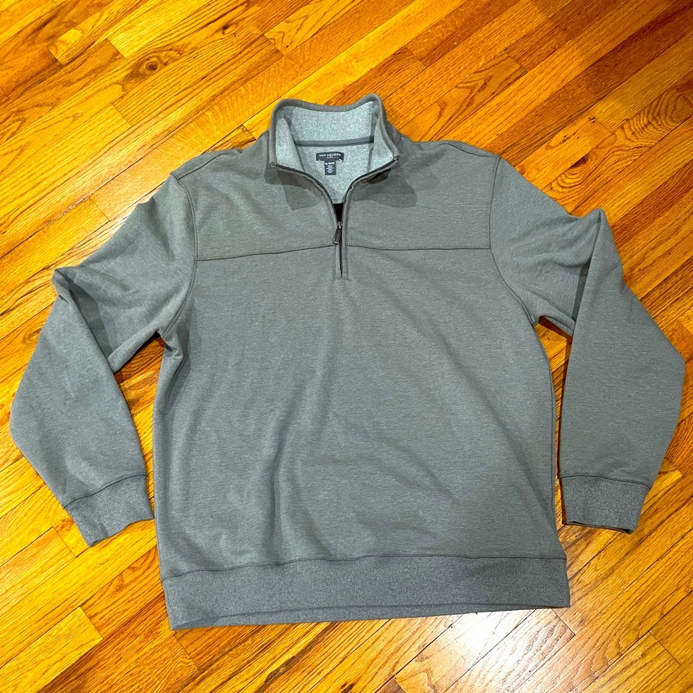Mens Van Heusen Top from the FLEX collection.